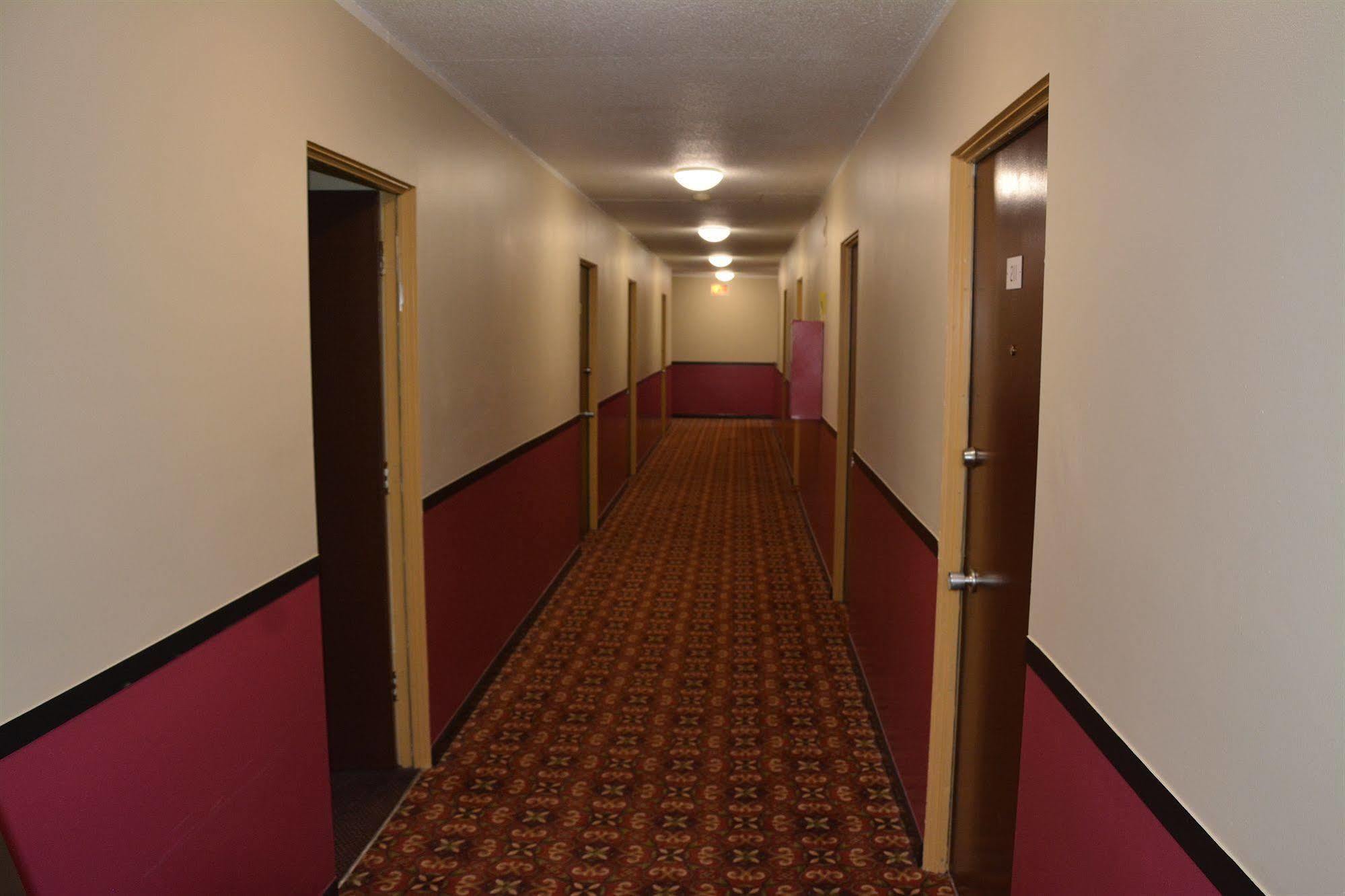 Village Inn גרין ביי מראה חיצוני תמונה