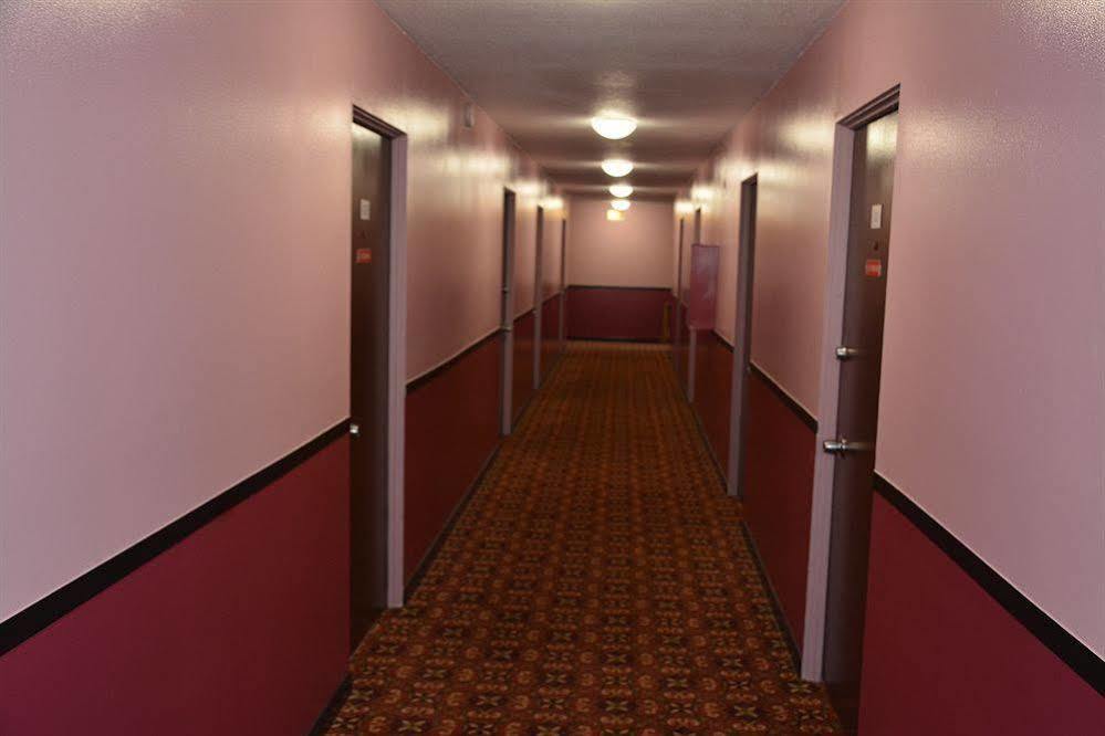 Village Inn גרין ביי מראה חיצוני תמונה